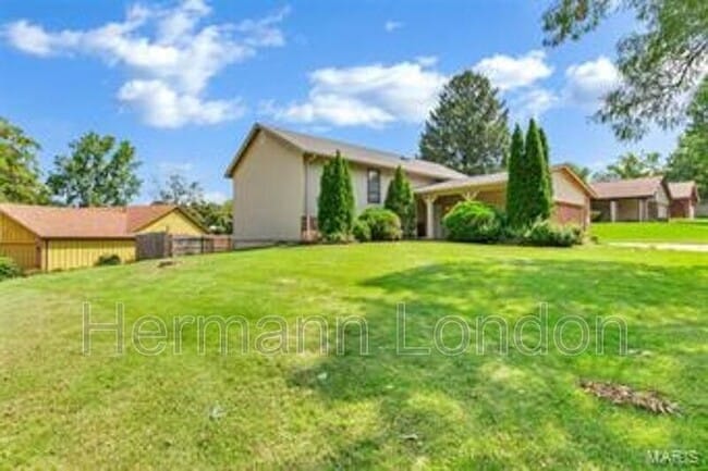 Building Photo - 5227 Suntrail Dr