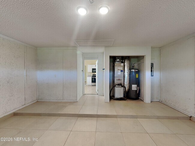Building Photo - 801 MacKenzie Cir