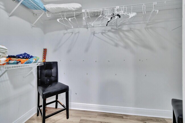 Building Photo - 7883 Villa Nova Dr N