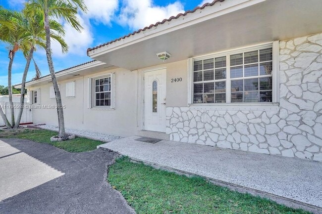 Building Photo - 2400 SW 103rd Ct