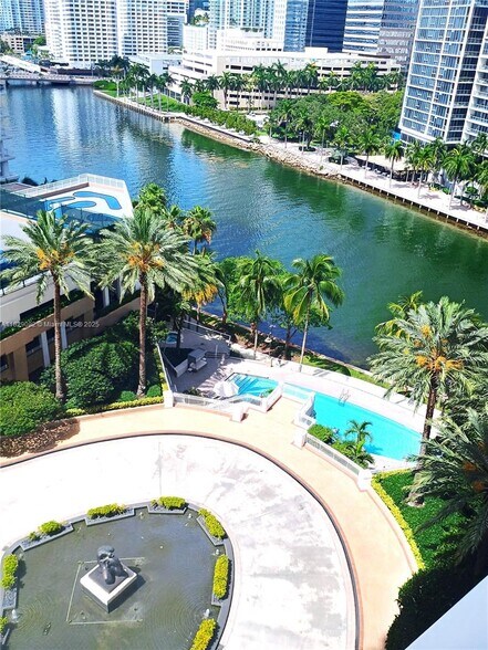 Building Photo - 901 Brickell Key Blvd