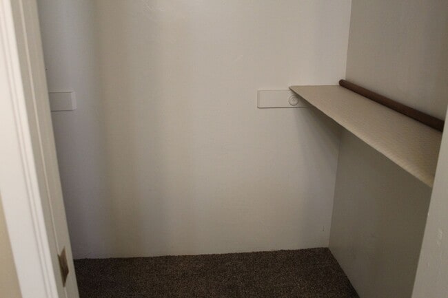 Building Photo - Cute Condo North Bakersfield