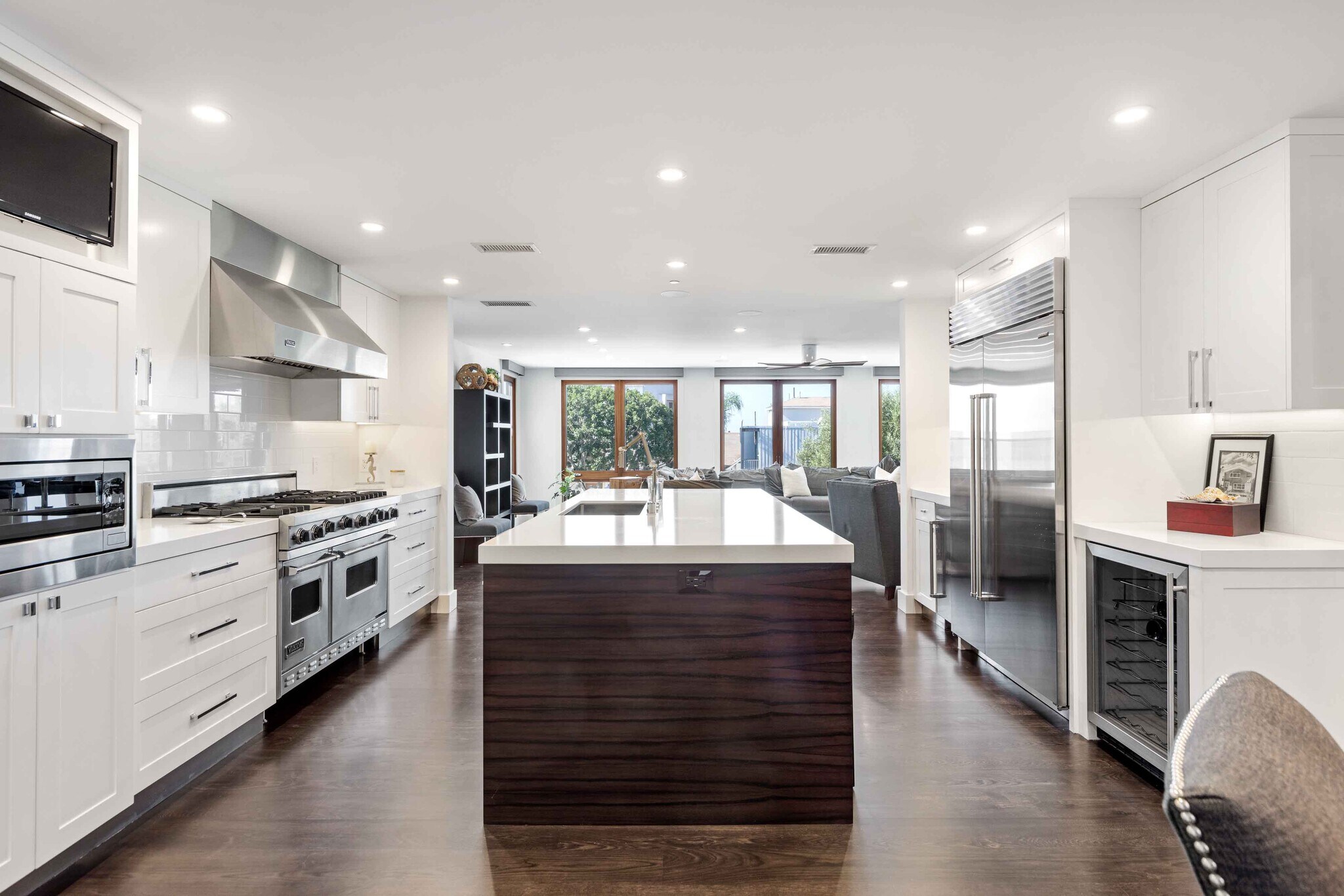 Building Photo - 716 Manhattan Ave