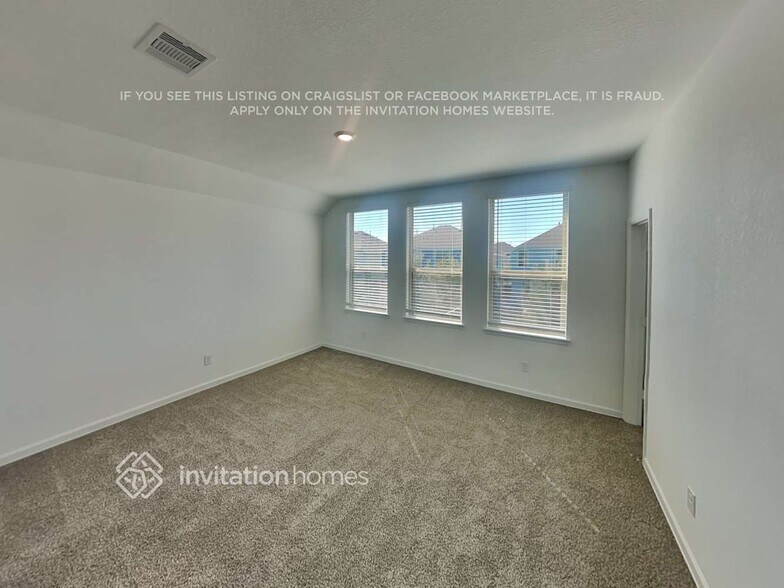 Building Photo - 4026 Champlain Wy