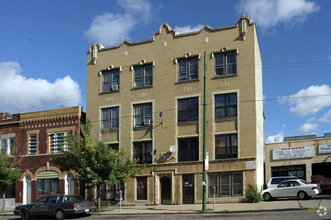 Primary Photo - 3112-3114 W Montrose Ave