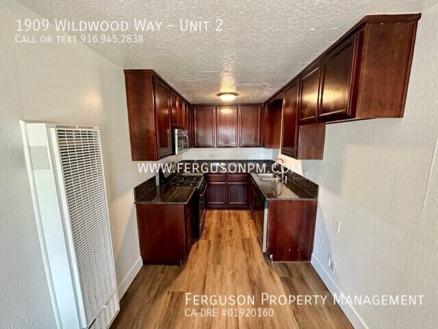 Building Photo - 1909 Wildwood Way