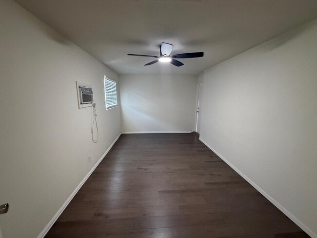 Building Photo - 1244 E Susan Ln