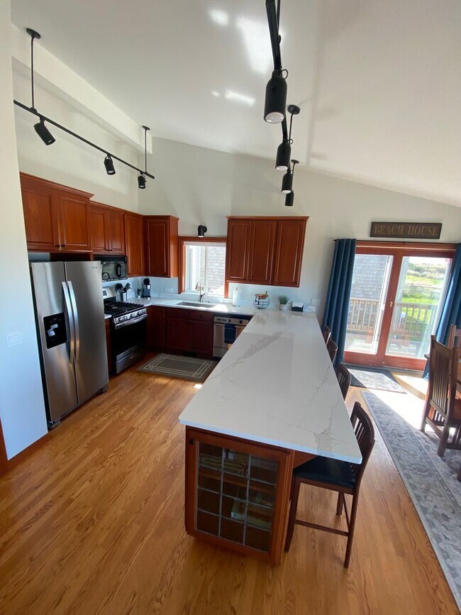 Building Photo - LONG BEACH VACATION HOME BY THE MONTH - VIEW & BEACH ACCESS