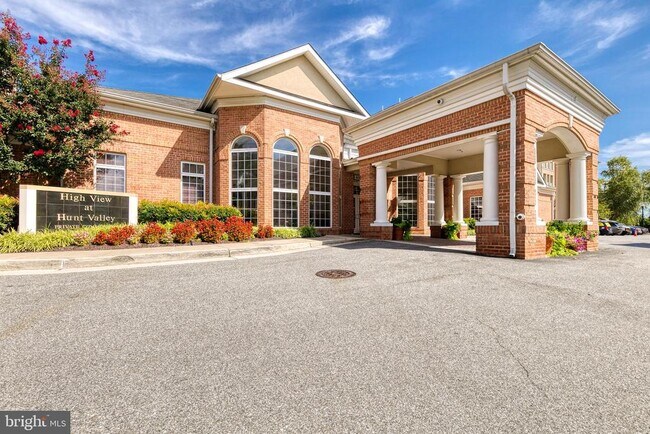 Building Photo - 400 Symphony Cir