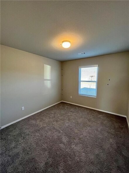 Building Photo - 909 E Egret Rd