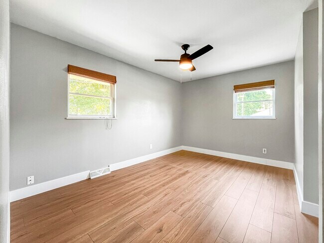Building Photo - 1117 Dauphine Ln