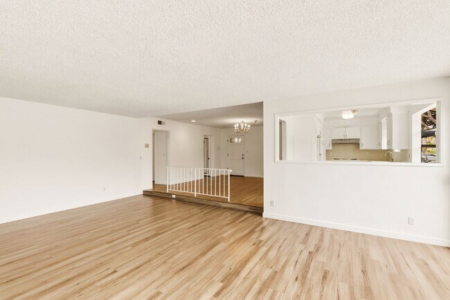 Building Photo - HUGE 2 bed 2 bath in Prime Santa Monica!