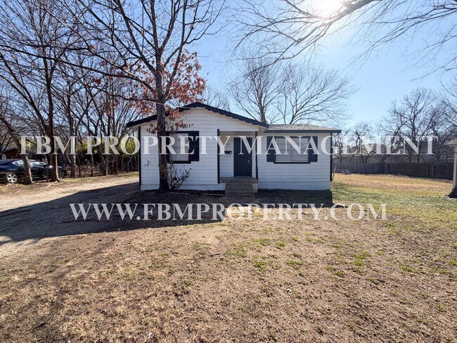 Building Photo - 410 N Flat St