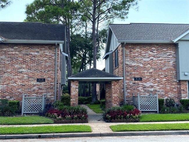 Building Photo - 515 Tallowood Rd