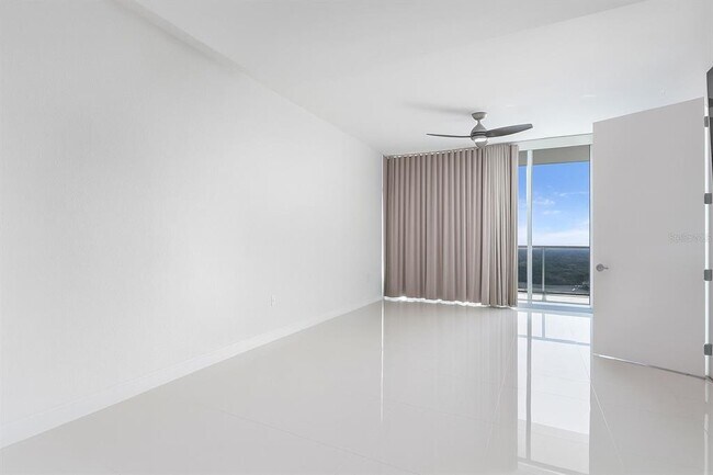 Building Photo - 150 E Robinson St