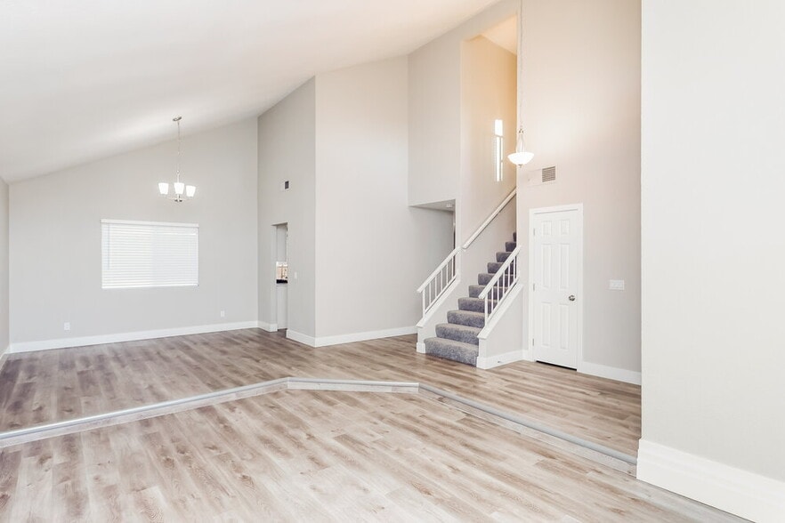 Building Photo - 333 Santa Monica Dr