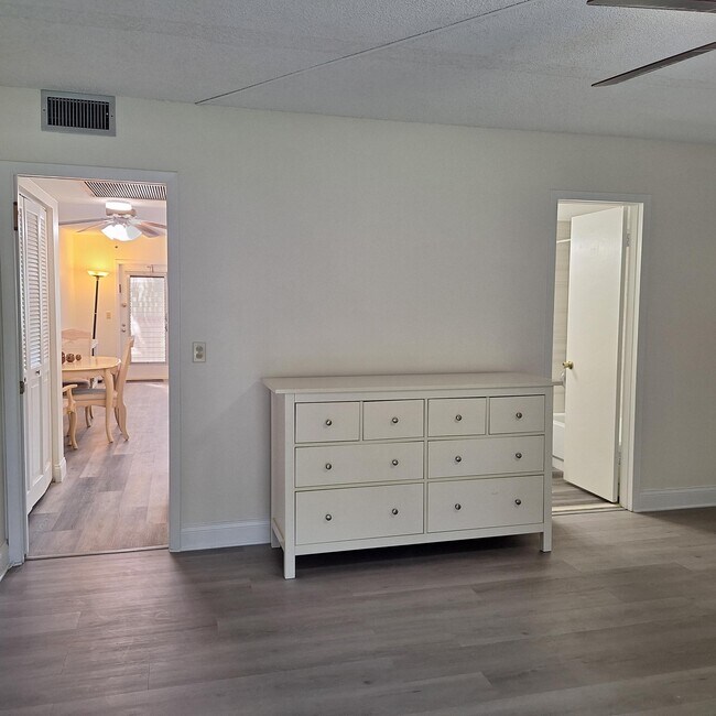 Building Photo - 2092 Wolverton E