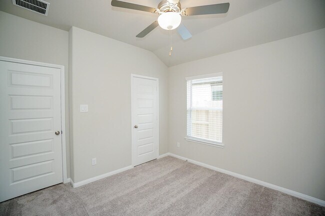 Building Photo - 1234 Oak Barrel Run