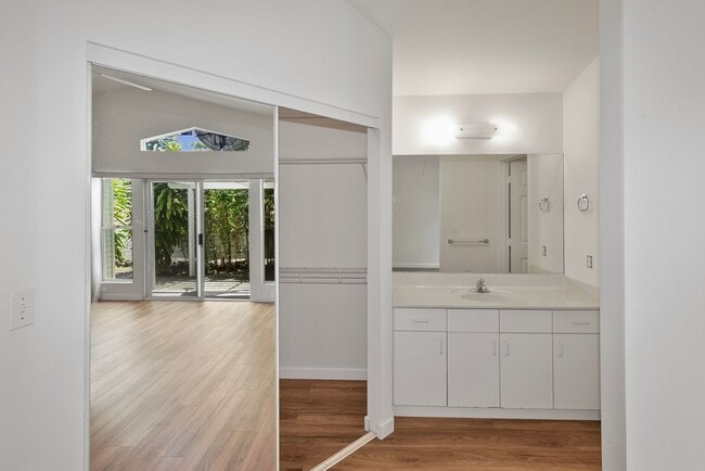 Building Photo - ***Pines II 2 Bedroom 2 Bath Fully Furnish...