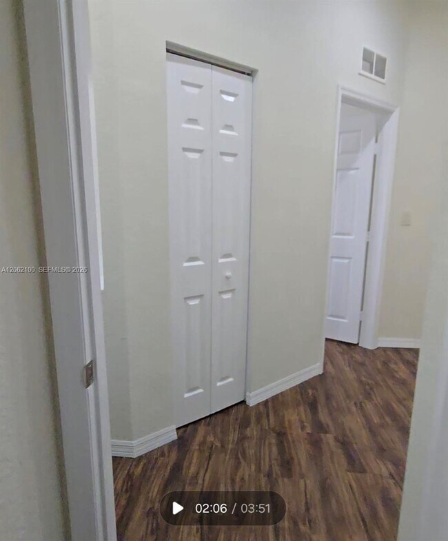 Building Photo - 4917 SW 141st Ave