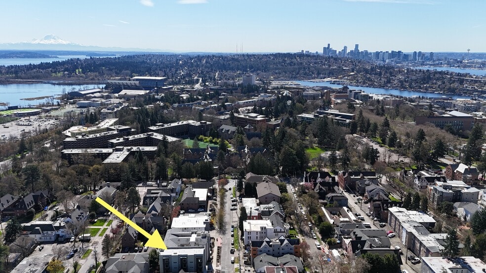 Building Photo - 4544 20th Ave NE