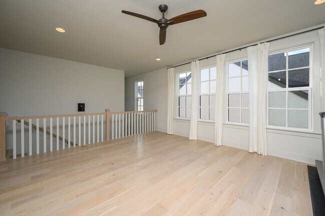Building Photo - **LIKE-NEW, HIGH-END EXECUTIVE HOME WITH I...