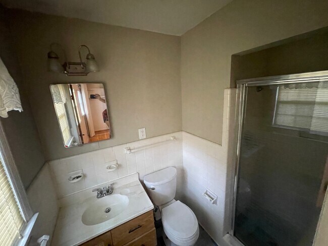 Building Photo - 536 Edgecrest Cir
