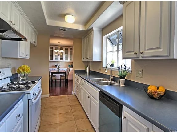 Building Photo - 13339 Carnation Pl