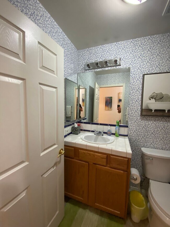 Building Photo - Gated Community of Grand Island in Seven Oaks 2 BD 2 BA Gorgeous House