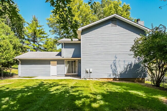Building Photo - 5 Shining Rock Dr