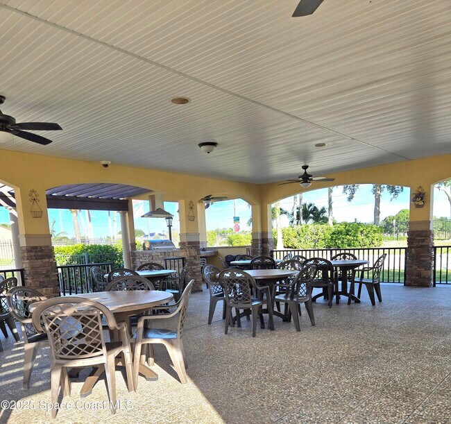 Building Photo - 4550 Radiant Way