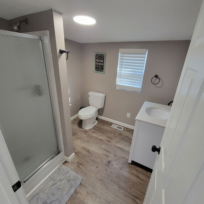 Building Photo - 4 Bed, 2 Bath Home for Lease-Furnished-Sparta,TN