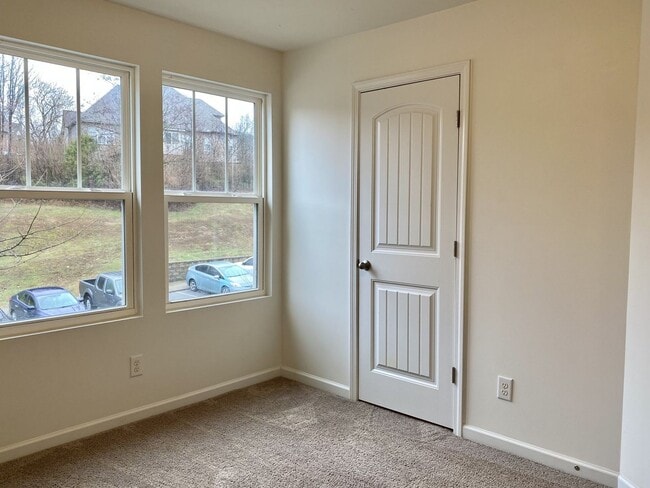Building Photo - 1021 Livingstone Ln