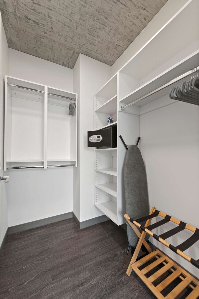 Building Photo - 1314 W Randolph St