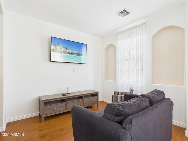 Building Photo - 2326 W Sleepy Ranch Rd