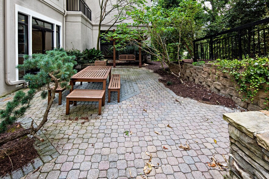 Building Photo - 4248 River Green Dr NW