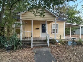 Building Photo - 1634 E Cherry St