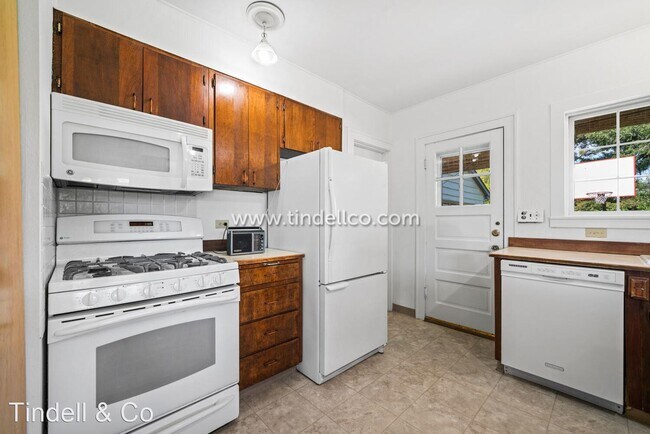 Building Photo - 7 br, 4.5 bath House - 6702 N Syracuse St.