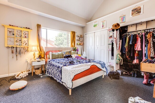 Building Photo - 2324 Berg St