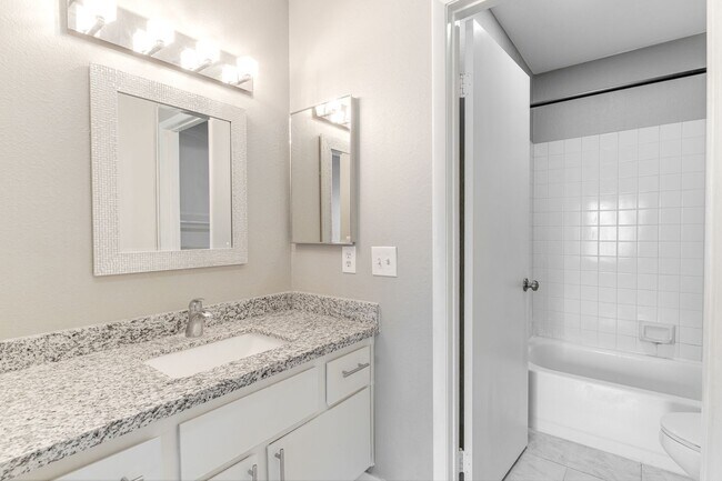 Building Photo - Stylish Upstairs Condo with Dual Primary S...