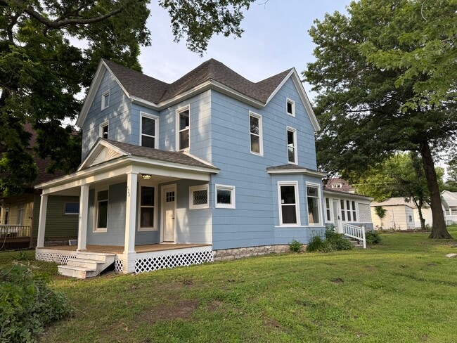 Building Photo - 524 S Evergreen Ave