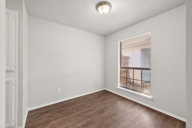 Building Photo - Affordable South Fort Worth Half Duplex