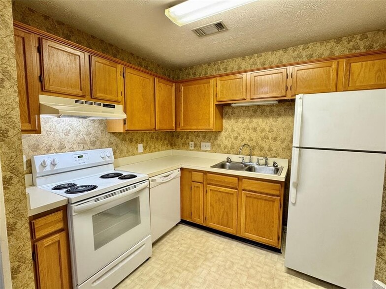 Building Photo - 6008 Woodrun Ct