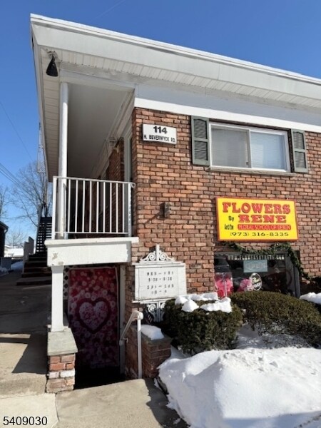 Building Photo - 114 N Beverwyck Rd