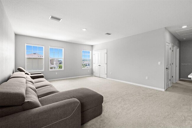 Building Photo - 16980 Oval Rum Dr