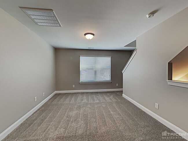 Building Photo - 4428 Redfern Pl