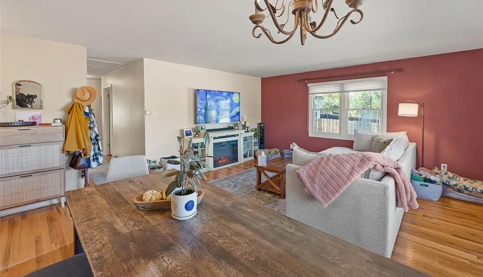 Building Photo - 1868 Northview Dr