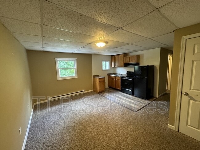 Building Photo - 1598 Heart Lake Rd