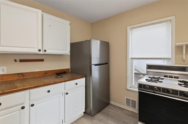 Building Photo - 53 Scottsville Rd