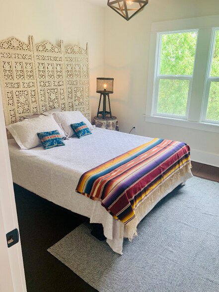 Building Photo - 9750 NW Rosaria Ave